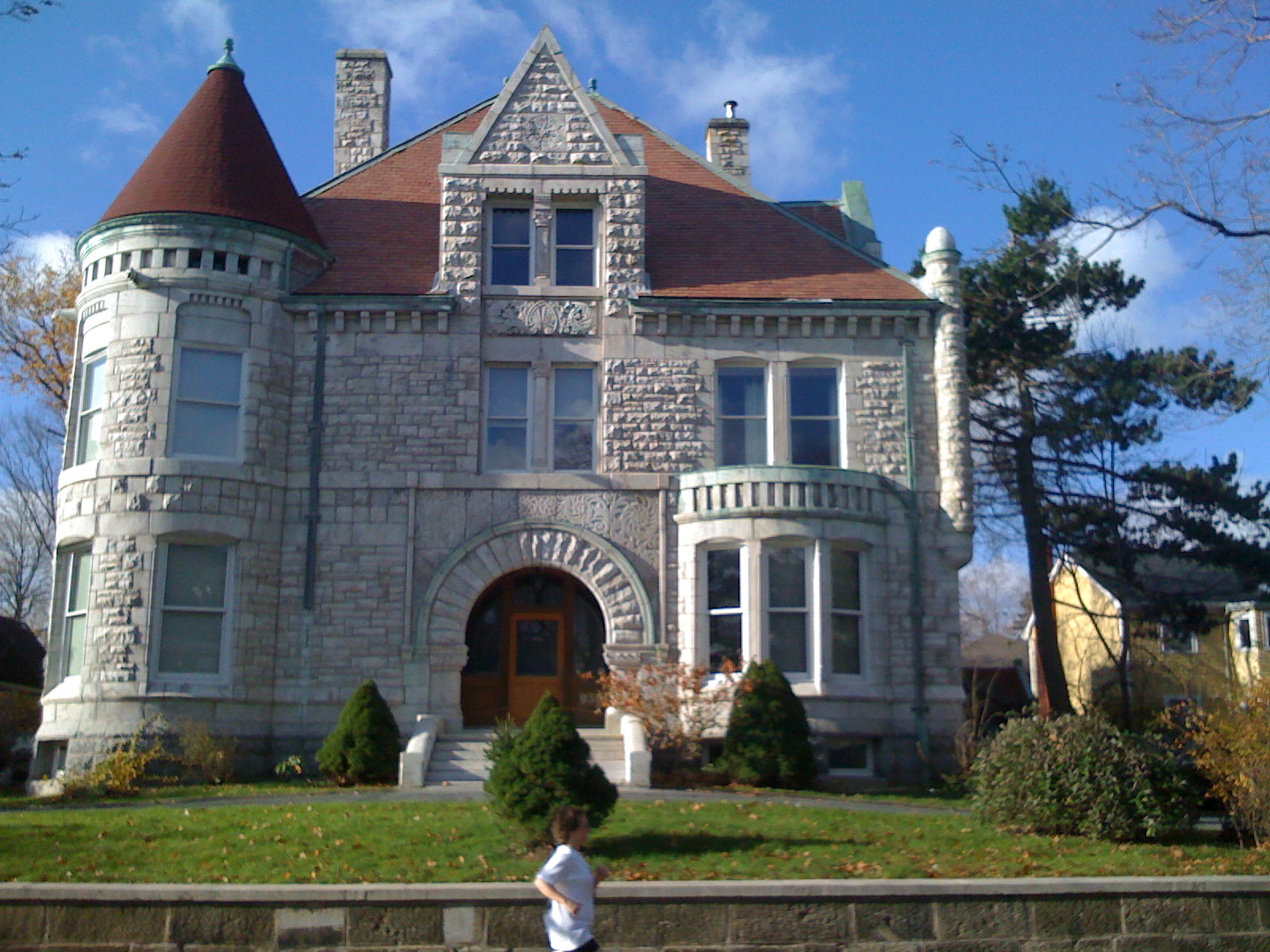 中国家长在为孩子选择高中留学院校时