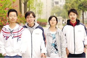 南外“四杰”(左起):刘梓栋、陈乾、黄思萌、周璟豪 张筠 摄 南外“四杰”(左起):刘梓栋、陈乾、黄思萌、周璟豪 张筠 摄