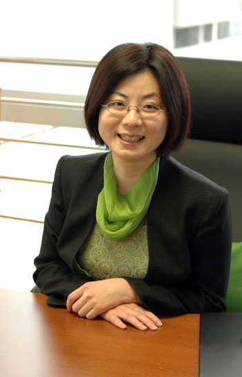 剑桥大学外语考试部中国区首席代表何梅子贺搜狐出国新版上线