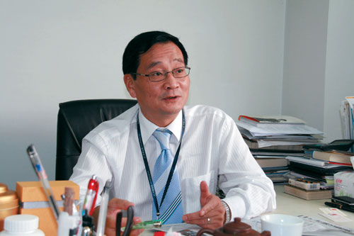 搜狐出国专家:成都华樱出国董事长胡宗跃