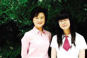董倩与闵婕(右) 董倩与闵婕(右)
