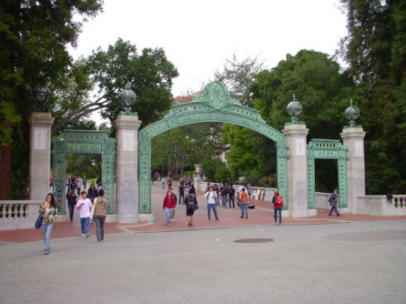 伯克利大学的校门如此简陋 伯克利大学的校门如此简陋