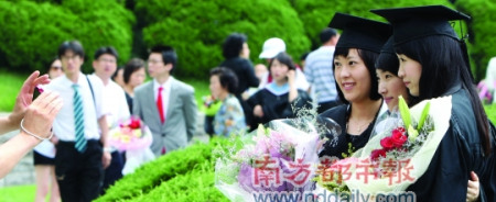 每年的8月,庆熙大学将举行后半期学位授予仪式。CFP供图 每年的8月,庆熙大学将举行后半期学位授予仪式。CFP供图