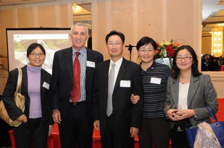 校友与昆士兰大学对外关系副校长Ian Zimmer 校友与昆士兰大学对外关系副校长Ian Zimmer