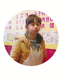 孝女卖饼“酱饼妹妹”走红 留学生临行前表白