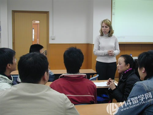 广东财经大学美国留学预科学费是多少？