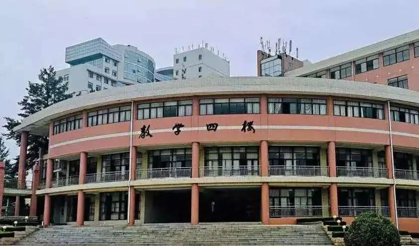 山东工商学院第四教学楼.png